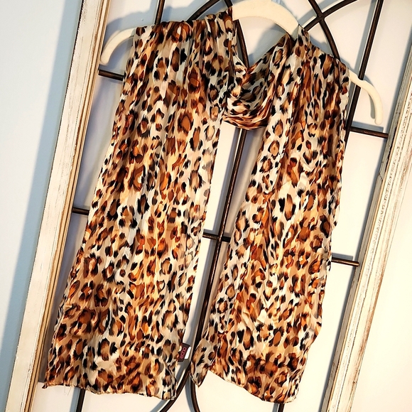 Echo Cheetah Print Silk Rectangular Scarf 10 x 60" - Picture 3 of 7